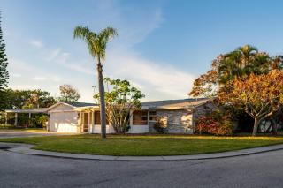 Home With Heated Pool Near Beaches - 6