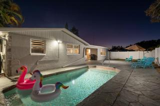 Home With Heated Pool Near Beaches - 4