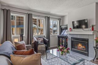 Spacious Townhouse in the Heart of the Mountains - 7
