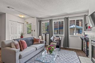 Spacious Townhouse in the Heart of the Mountains - 3