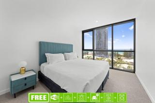 Modern 3 Bedroom Stay by the Coral Sea - Gold Coast - 9