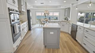 Villa Savona - A Luxurious Waterfront Wellness Retreat - 9