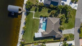 Villa Savona - A Luxurious Waterfront Wellness Retreat - 7