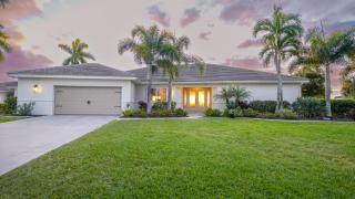Villa Savona - A Luxurious Waterfront Wellness Retreat - 5