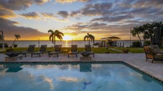 Villa Savona - A Luxurious Waterfront Wellness Retreat - 2