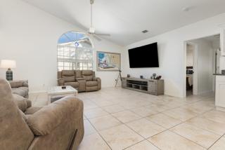 Casa de Coral - A Premier Waterfront Retreat in Cape Coral - 0