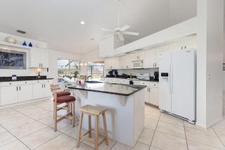 Casa de Coral - A Premier Waterfront Retreat in Cape Coral - 3