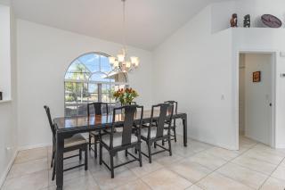 Casa de Coral - A Premier Waterfront Retreat in Cape Coral - 1