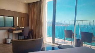 The Feliz Home Skyline - 4