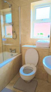 Modern luxury 3-bedroom guesthouse in Wigan - 5