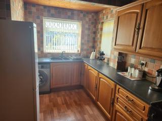 Peaceful 2-Bed Bungalow - Garden & Parking - 2