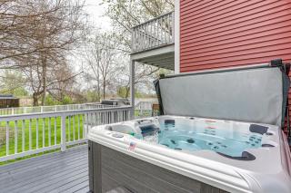 7 Mi to Cedar Point Retreat with Hot Tub and Gazebo - 9