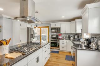 7 Mi to Cedar Point Retreat with Hot Tub and Gazebo - 2