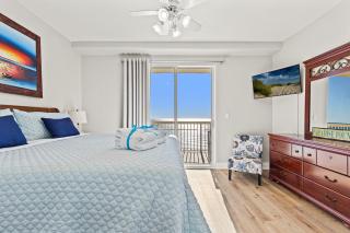 Splash, Relax & Repeat at Dolphin View Retreat! Beachfront! Sleeps 9! - 4