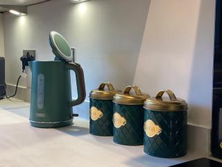 Spacious 3 Bed Home For Families Near Bedford Park - 3