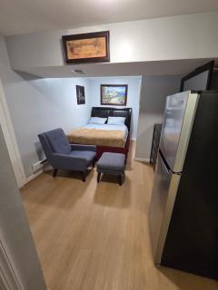 Newly renovated 1 room in a 3-bedroom apartment with private toilet ands bathroom - 9