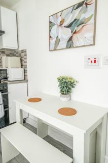 Cosy En-suite Driveway Work Leisure - 4