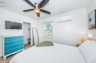 Teal Tropical Villa - 6