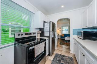 Teal Tropical Villa - 2