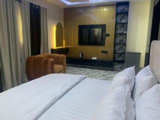 Tiano Hotel & Suites - 2
