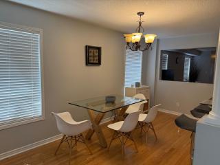 Spacious Three Bedroom House Wifi Parking - 5