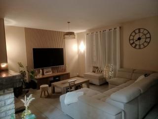 Grande maison familiale avec jardin et véranda - 9