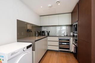 Battersea Power station 2 Bed Close To Harrods - 4