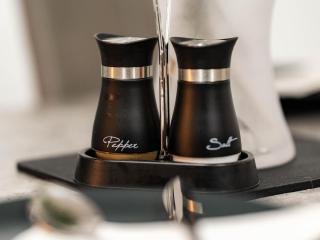 Stylish First Floor Elms West Apartment With Free Parking - 4