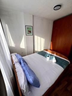 Ode Apartments - Cozy City Center Stay - 3