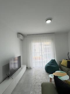 Modern & Bright Apartment with Everything You Need - 0