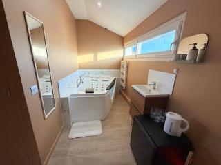 Le Rubis avec Baignoire Balneo - 2
