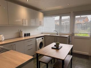 Ajax House by GB Short Stays 2 Bed house Sleeps 4 - 5