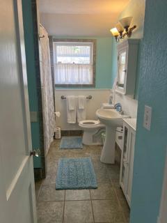 Cozy Cottage mins from NASA, Kemah Boardwalk, Galveston Bay - 6