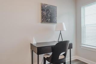 Landing Beautiful 1BD Pool - 8