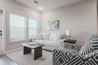 Landing Beautiful 1BD Pool - 6