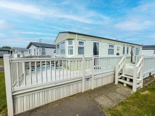Lovely Caravan For Hire With Large Decking Area In Hunstanton Ref 23218K - 0