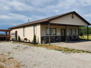 Prairieview Cottage Retreat - Hot Tub Sunsets - 8