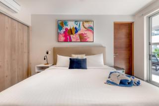 Luxury 2BR 2BA, Sauna, Cinema, Rooftop Pool - 2