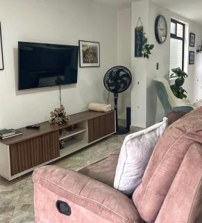 Cerca del Metro Poblado con Wifi rapido - 9