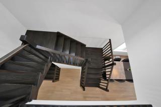 Massive 8 Bed Luxury Estate with 65 inch TV and Free Parking - 1