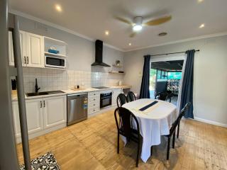 central 1940s Bendigo Home Hamptons Heritage Reno - 3