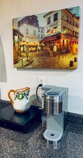 10 mins walk to Yonge Subway 2 bds 1 bath 1 living room with Free Parking - 4