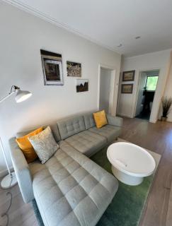 Convenient 2-Bed Hawthorn Stay - 0