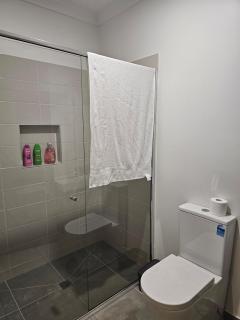 Modern 4-Bedroom Home in Tarneit - 3