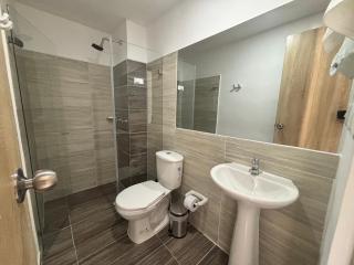 Modern 2BR Apartment with Balcony in San Gil PERFECT - 3