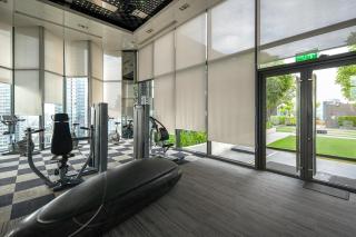 City Oasis: 5 Min to Metro, Pool & Gym, Essentials - 4