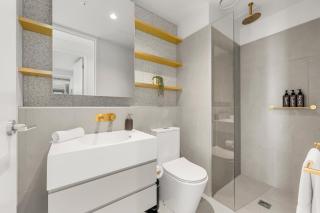 Super Central & Modern 2BR with Pool, Sauna, Gym - 2