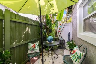 The Paradise Bird Cottage - 4