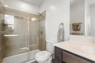 NEW 1BR Luxury Condo Private Balcony 303 - 4