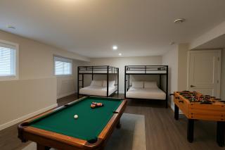 BizLodge Napanee Hillside Bayview Group And Family - 5